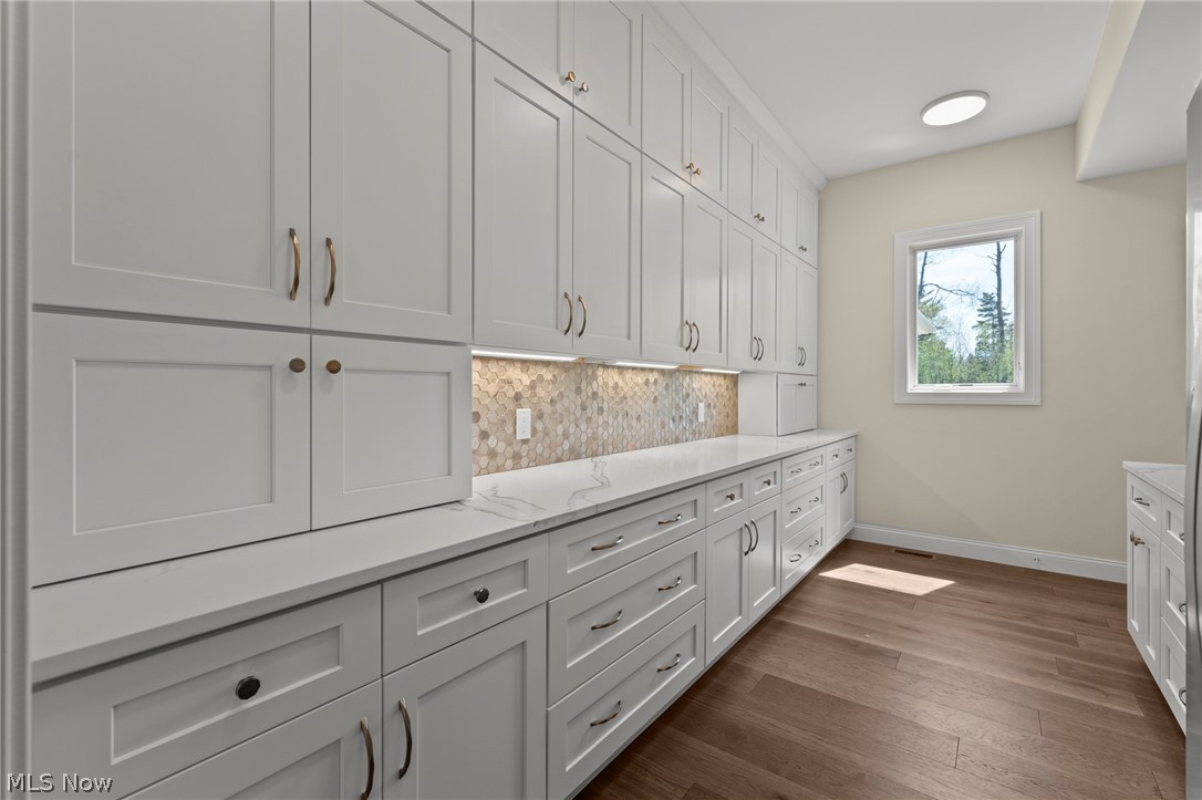 5084 Neptune Oval Property Photo 9