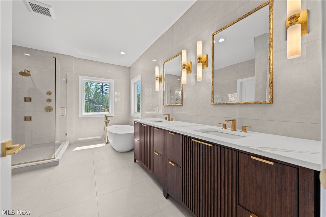 5084 Neptune Oval Property Photo 10