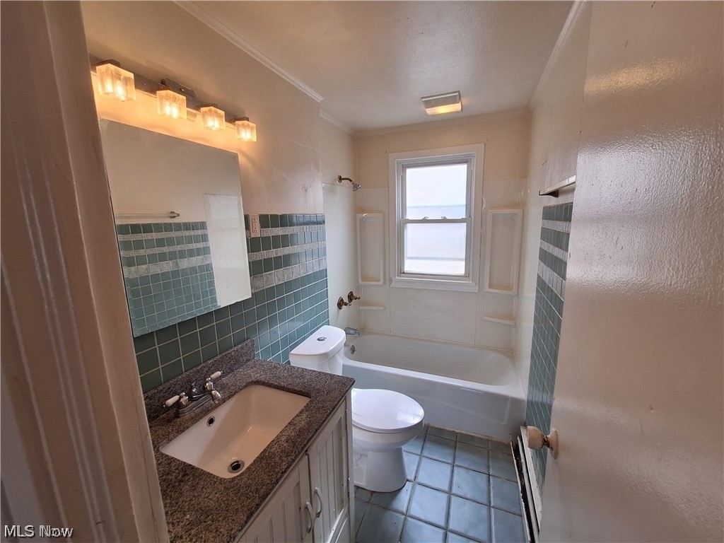 1018 E 169th Street Property Photo 4