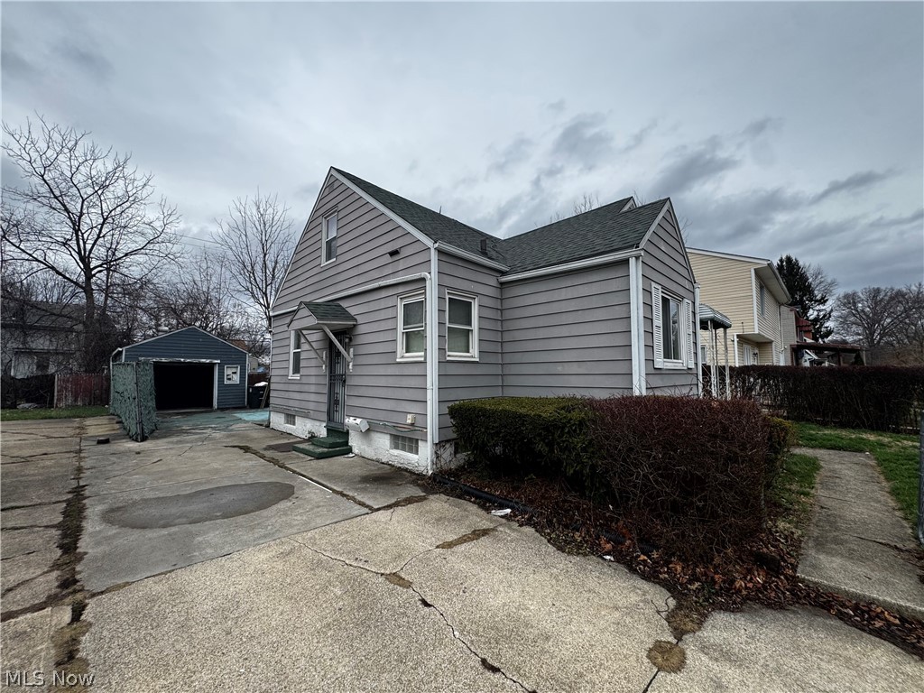 870 Frederick Boulevard Property Photo 7