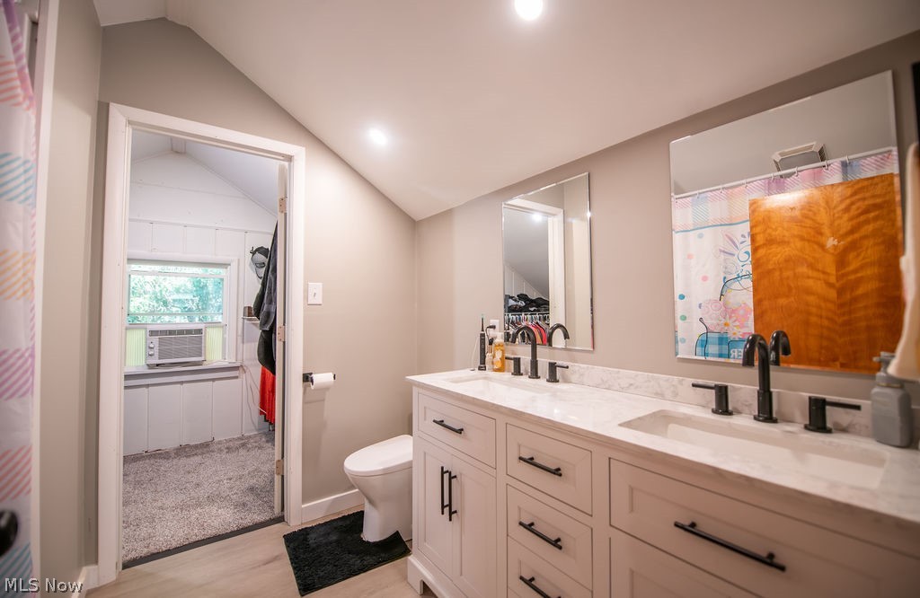 1150 E Beech Street Property Photo 45