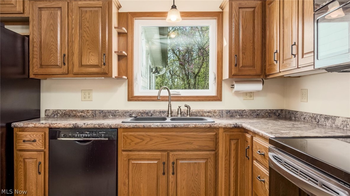 10155 Old River Road Property Photo 11