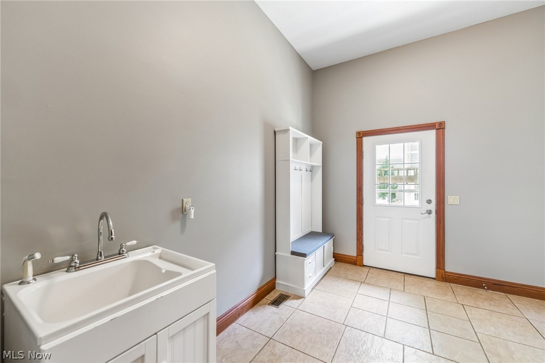 3706 E Baycliffs Drive Property Photo 18