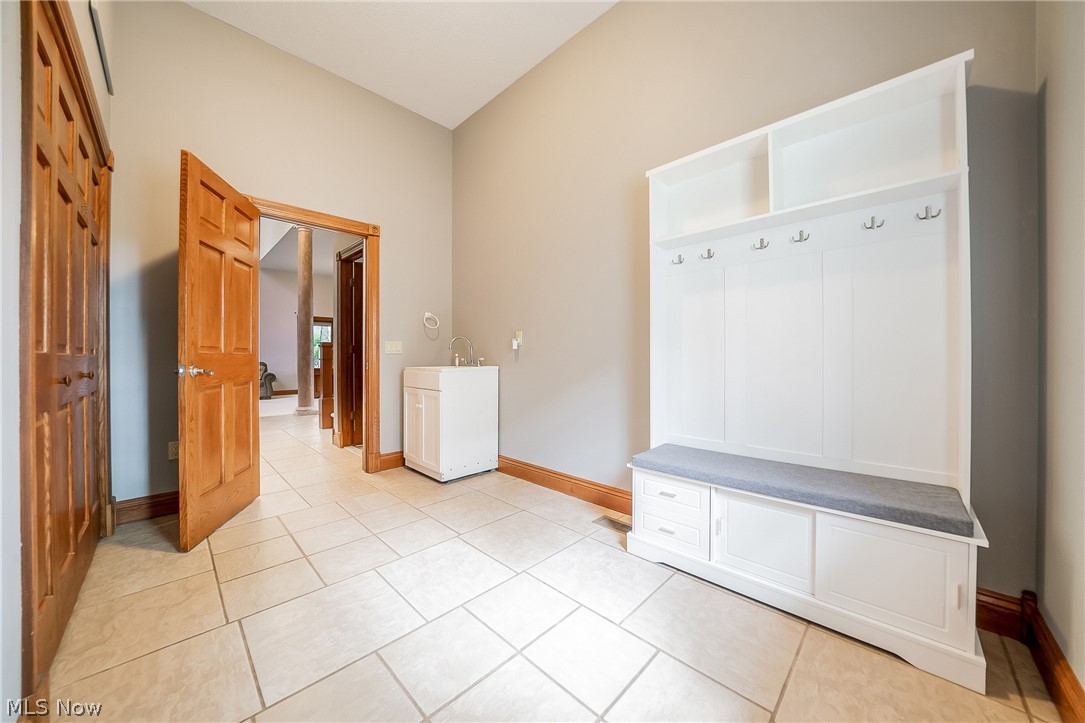 3706 E Baycliffs Drive Property Photo 19