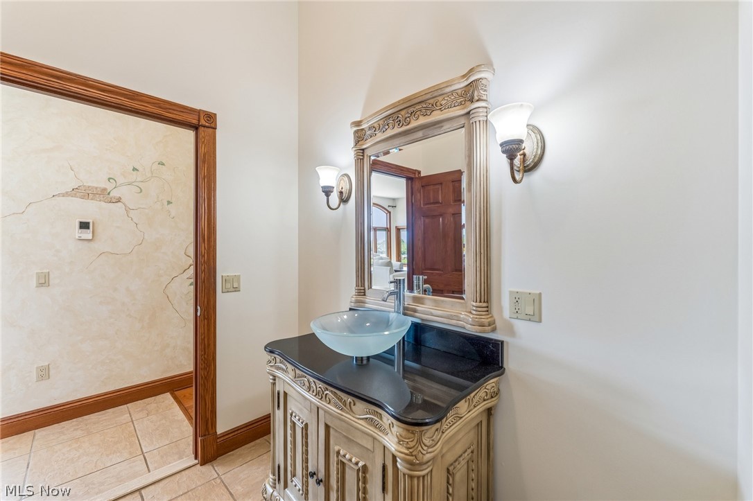 3706 E Baycliffs Drive Property Photo 21