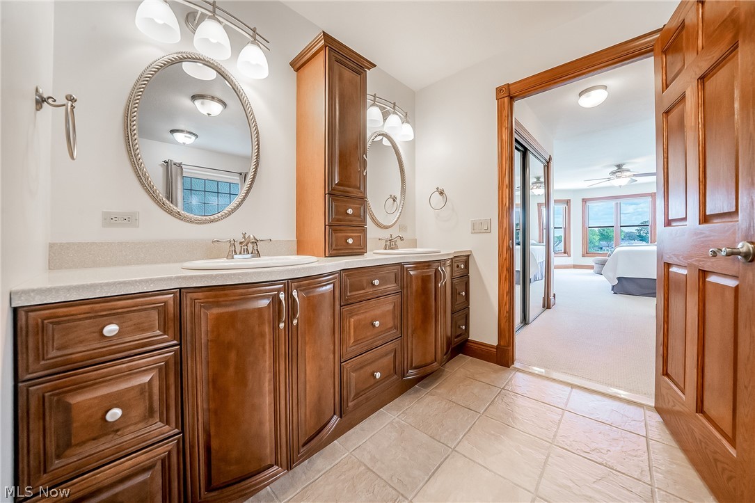 3706 E Baycliffs Drive Property Photo 28
