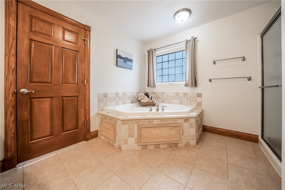 3706 E Baycliffs Drive Property Photo 30