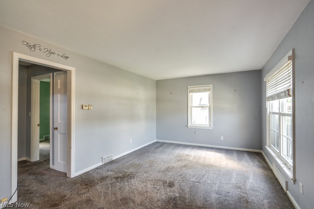 407 E 330th Street Property Photo 4