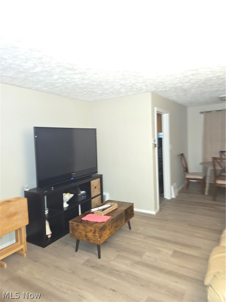 21711 S Lake Shore Boulevard Property Photo 3