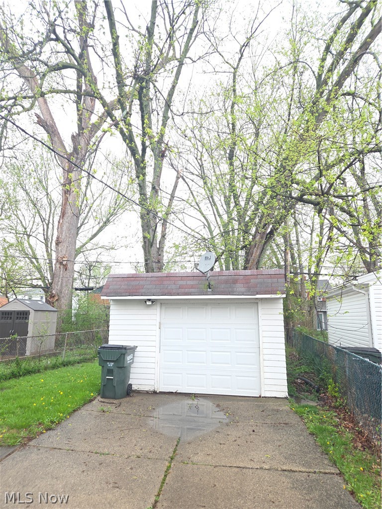 21711 S Lake Shore Boulevard Property Photo 15