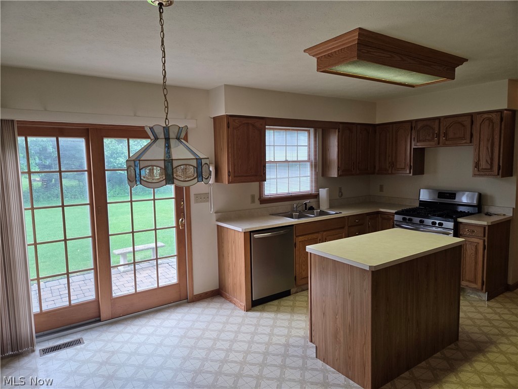 220 Montgomery Drive Property Photo 9