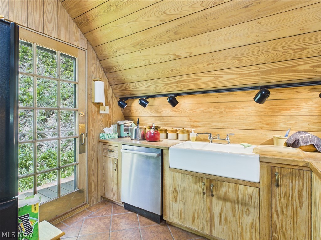 1000 Coon Fork Road Property Photo 32