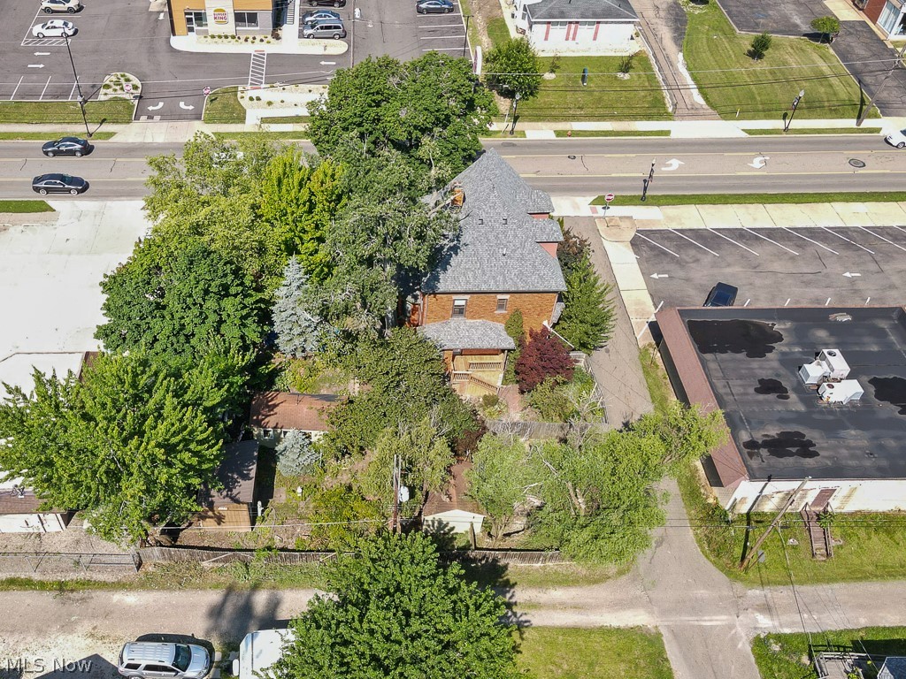 740 S Union Avenue Property Photo 32