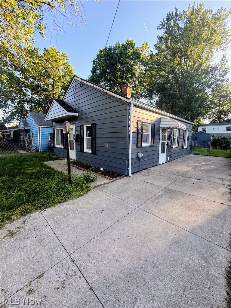 1054 Merton Avenue Property Photo 3