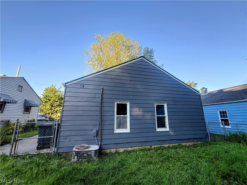 1054 Merton Avenue Property Photo 4