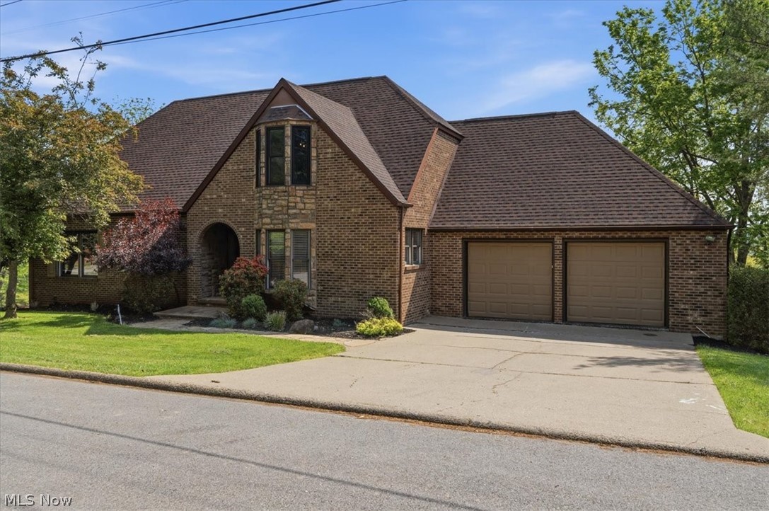 75 Oakridge Drive Property Photo 1
