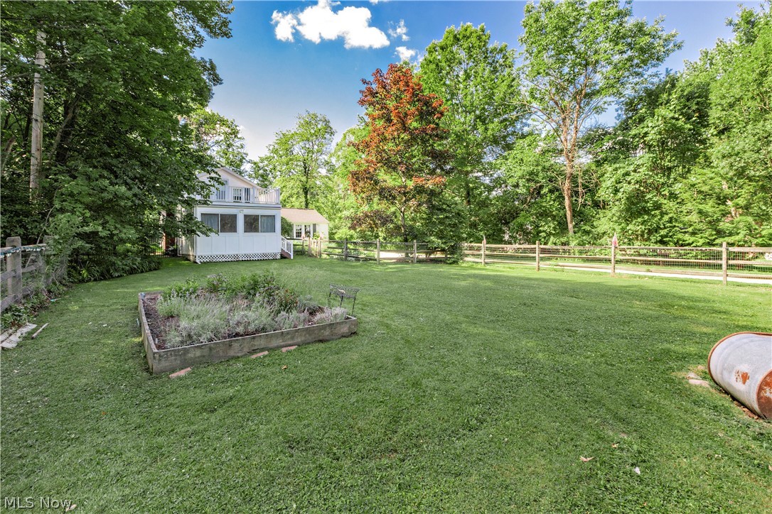 15879 Hemlock Road Property Photo 3