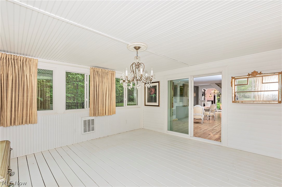 15879 Hemlock Road Property Photo 9