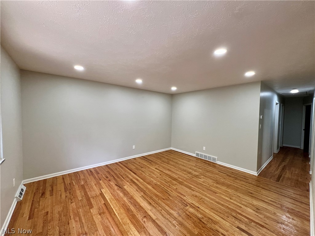 14417 Maple Avenue Property Photo 3