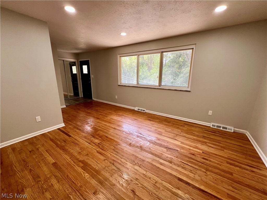 14417 Maple Avenue Property Photo 4