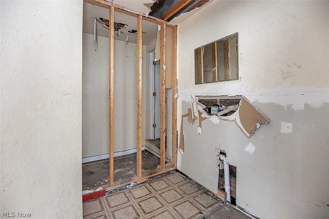 1054 E 71st Street Property Photo 3