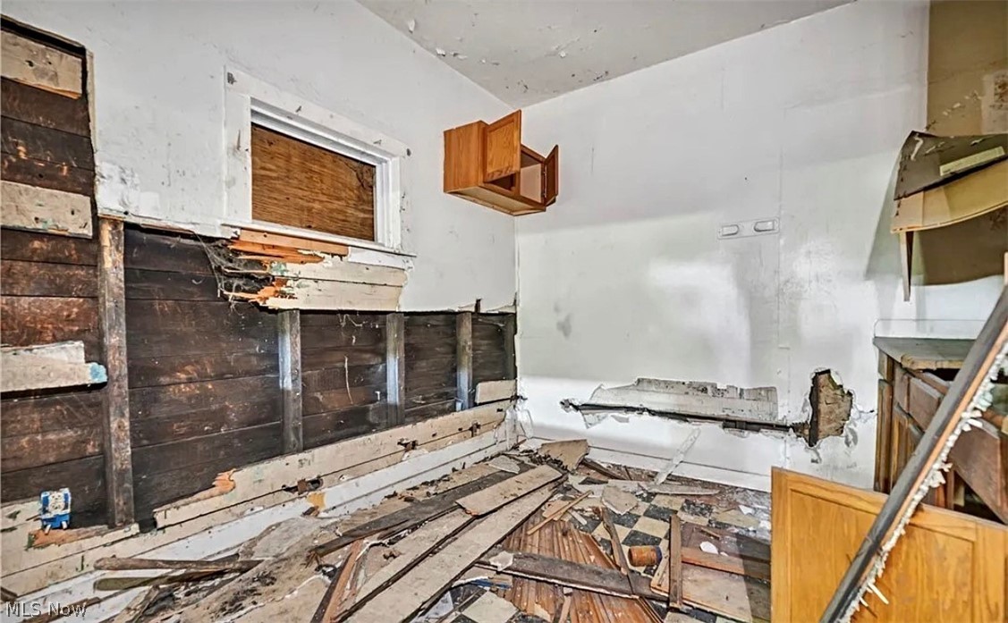 1054 E 71st Street Property Photo 4