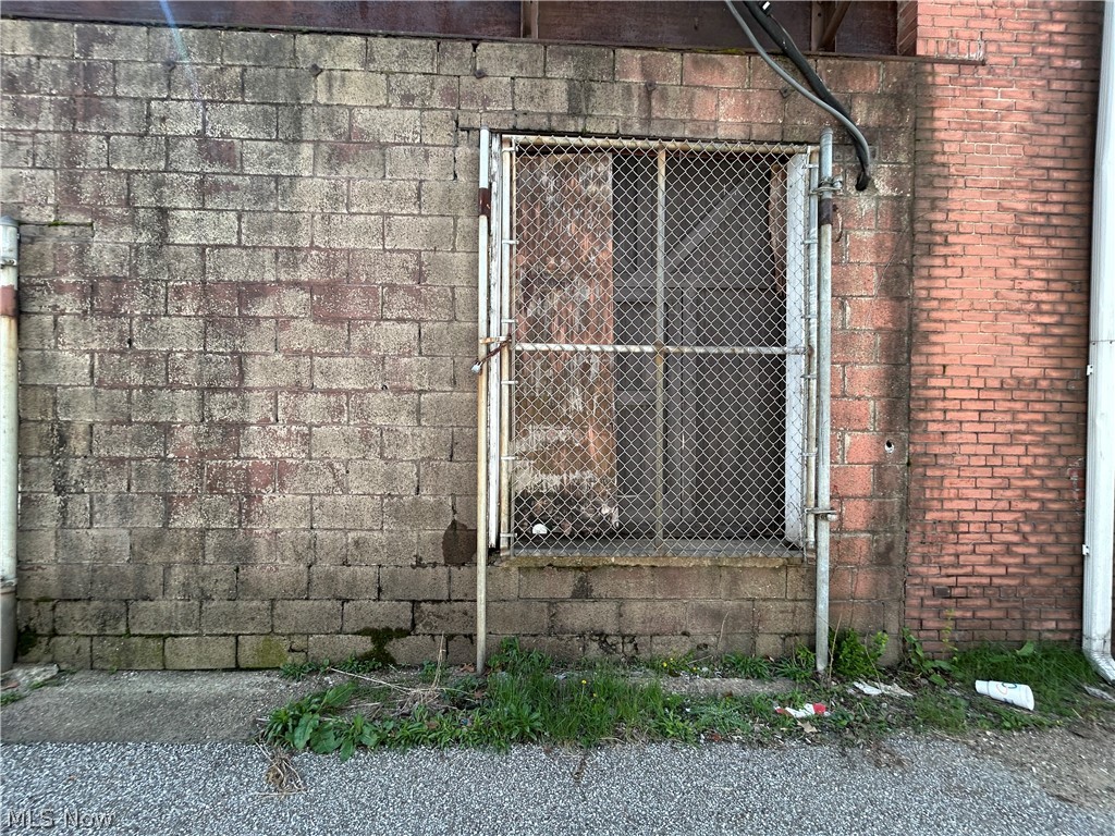 652 Main Street Property Photo 6