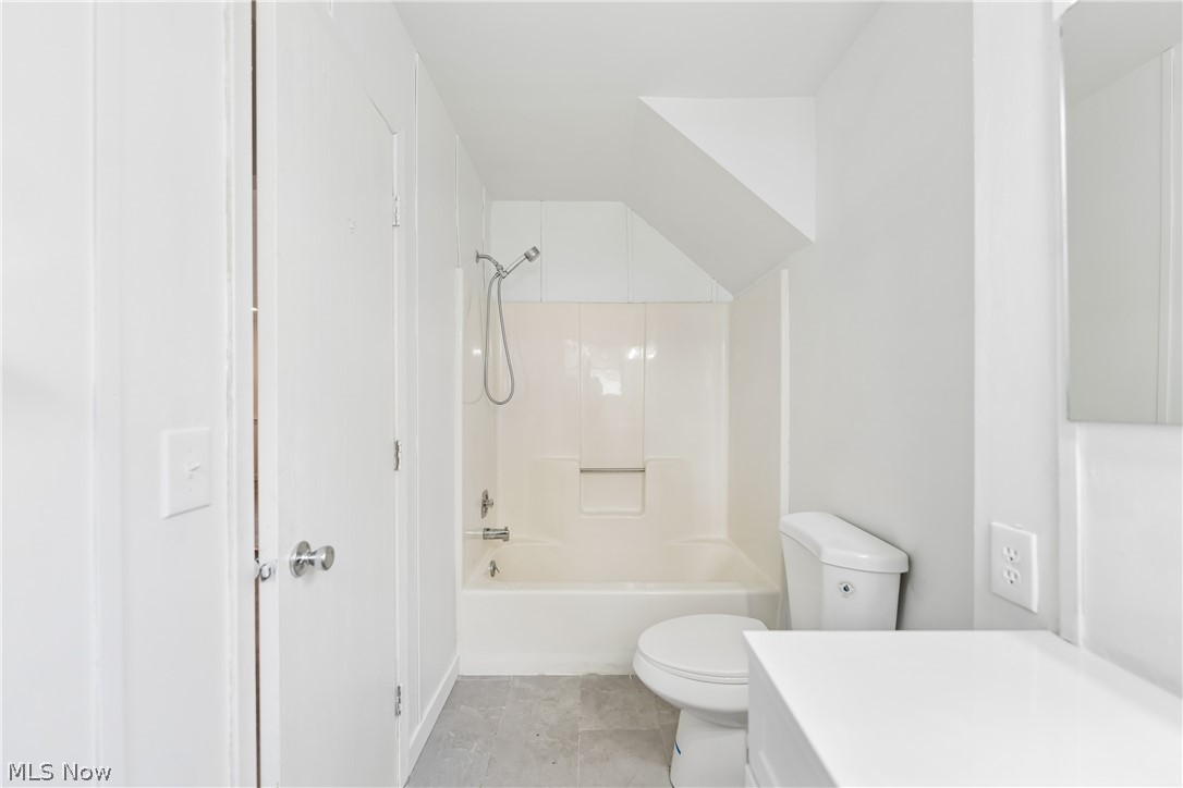 102 California Avenue Property Photo 17