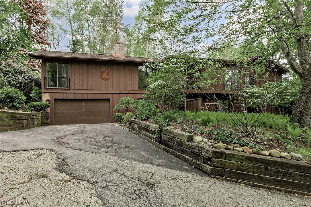 1936 Hemlock Drive Property Photo 2