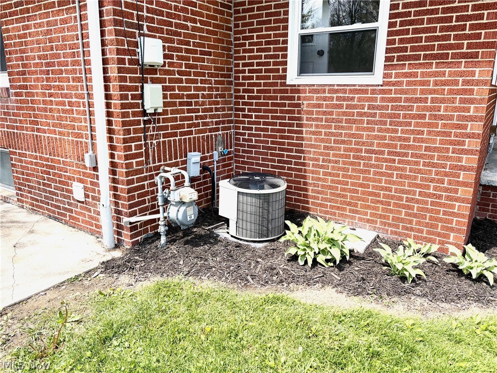 665 Gilbert Avenue Property Photo 16