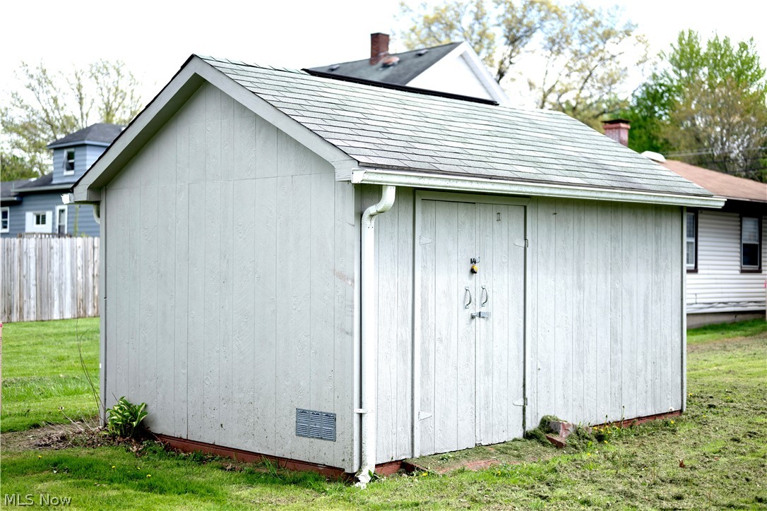 664 Tenney Avenue Property Photo 8