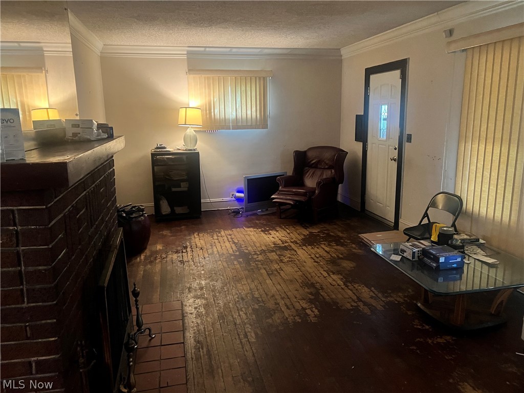 987 E 129th Street Property Photo 4