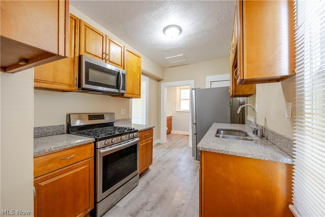 1516 E 86th Street Property Photo 11