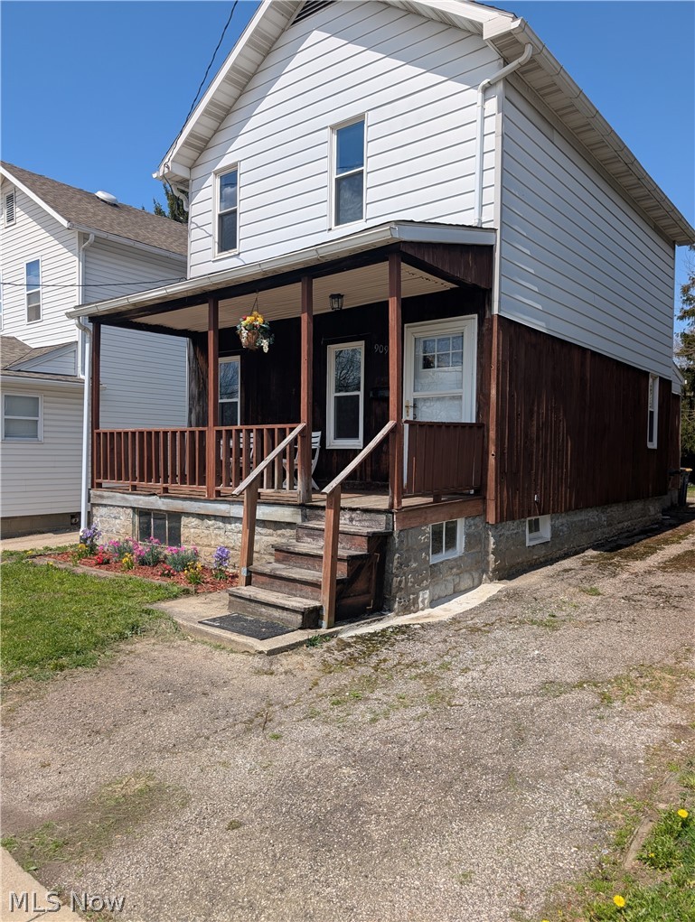 909 E 16th Street Property Photo 2