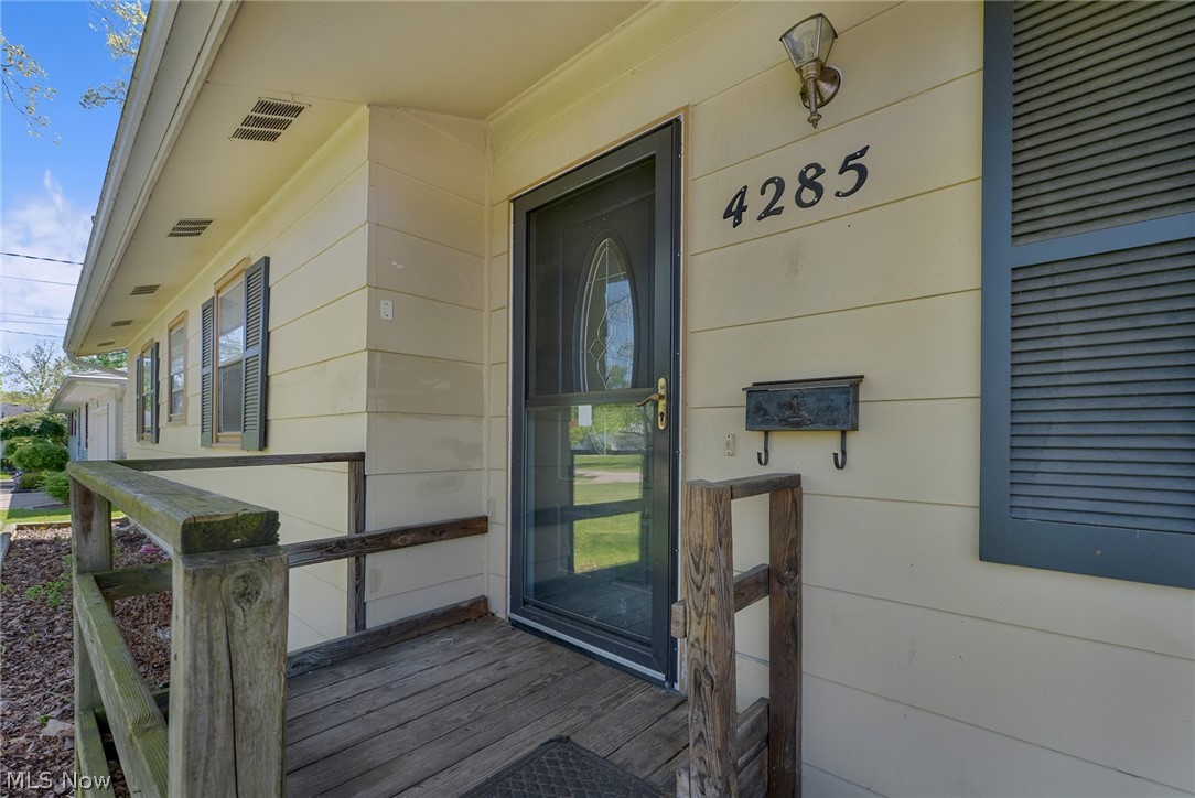 4285 Kerrybrook Drive Property Photo 2