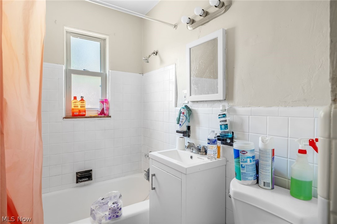 414 E 222nd Street Property Photo 18