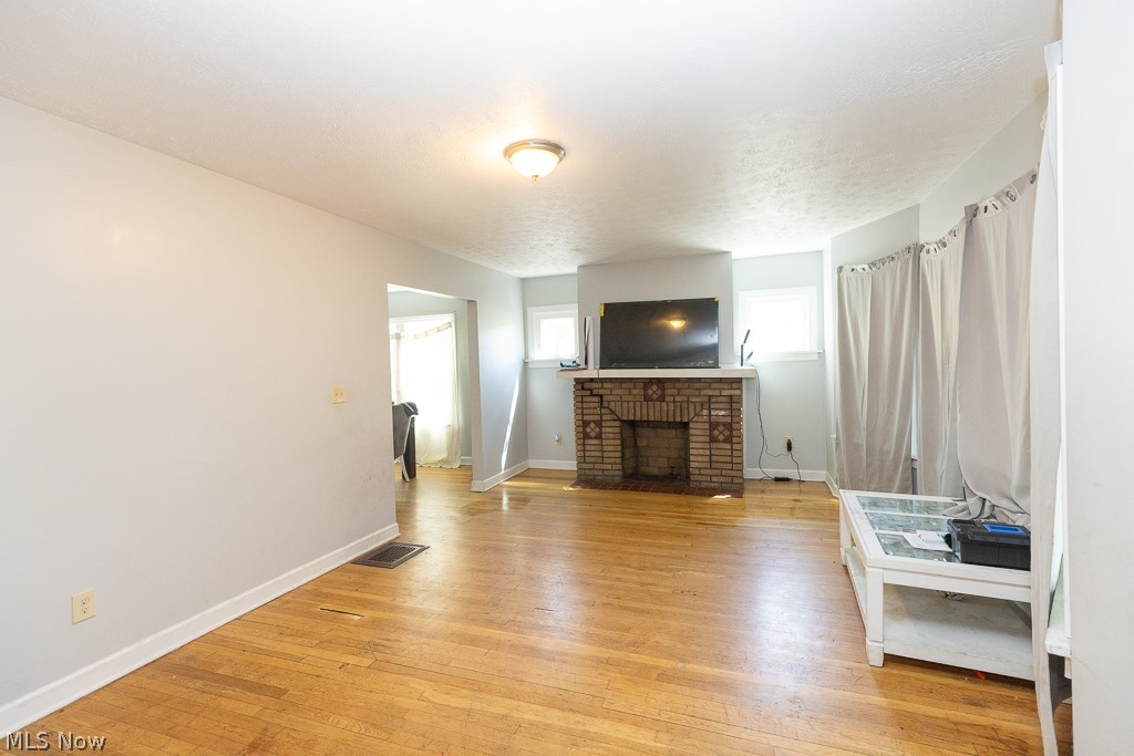 14221 Glenside Road Property Photo 6