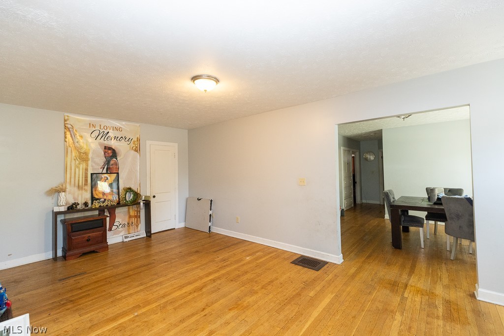 14221 Glenside Road Property Photo 7