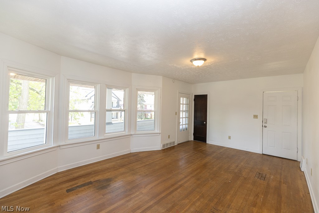 14221 Glenside Road Property Photo 24
