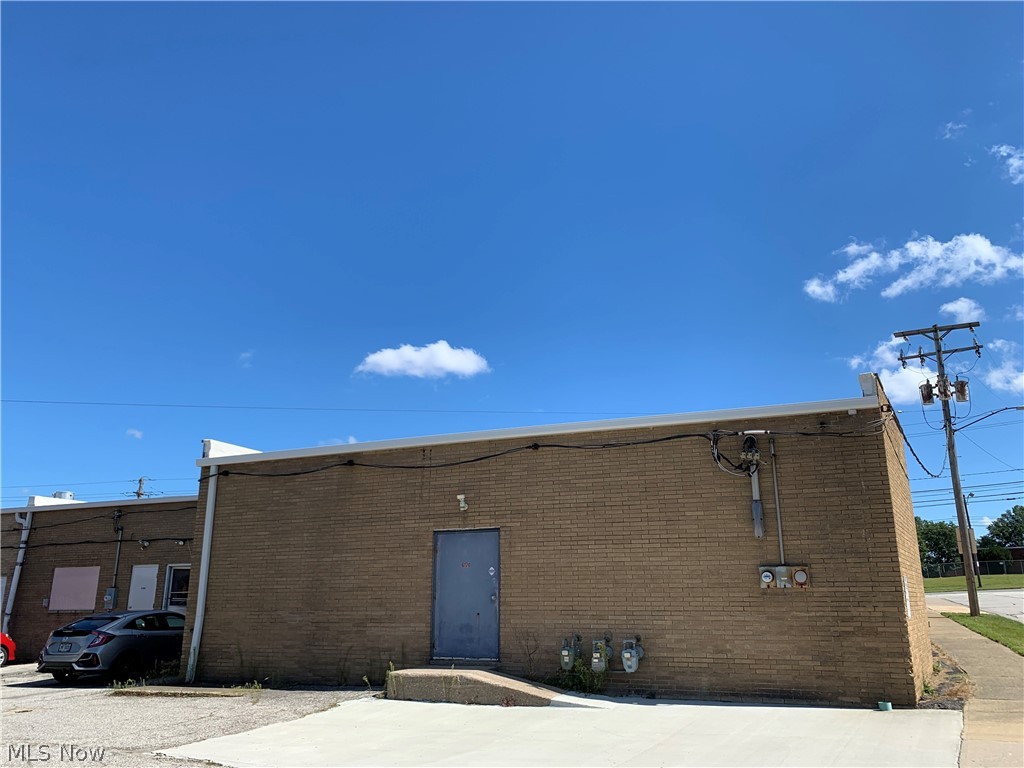 6162 Broadview Road Property Photo 4