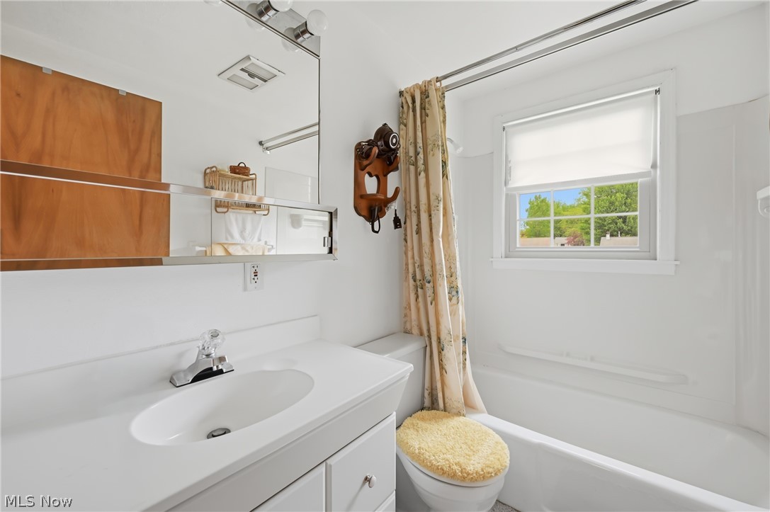 3898 New Road Property Photo 28
