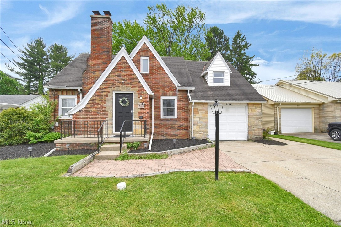 955 Maumee Avenue Property Photo 1