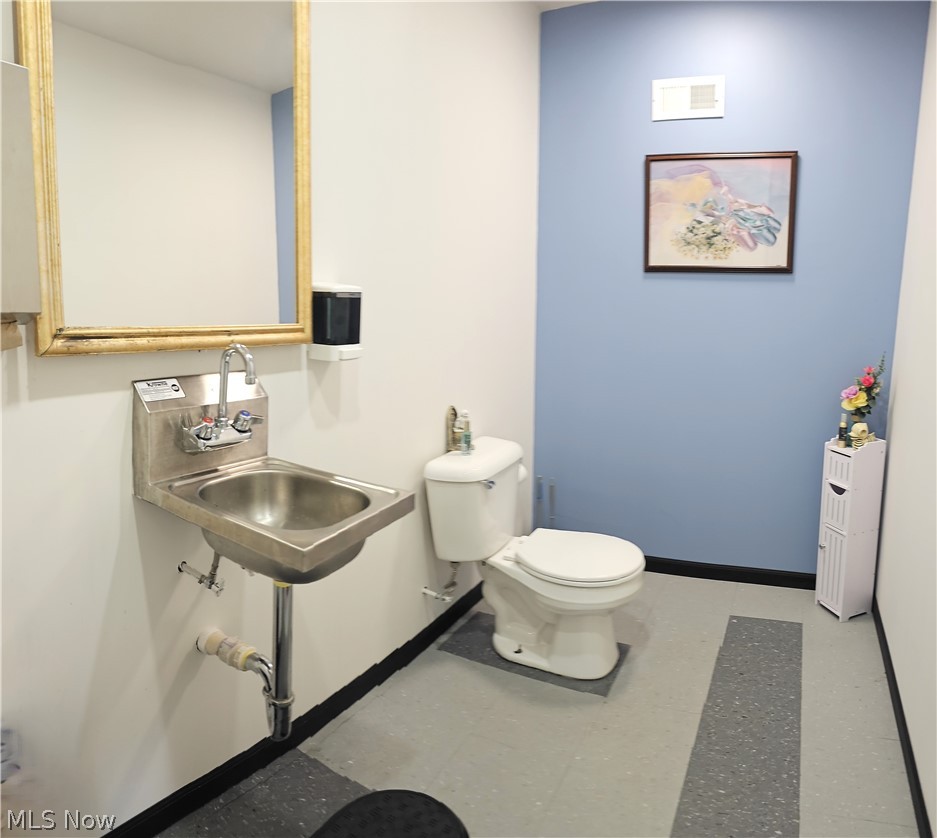2221 Brookpark Road Property Photo 12