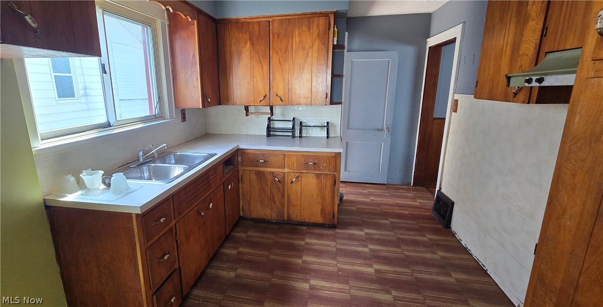 647 Columbia Avenue Property Photo 3