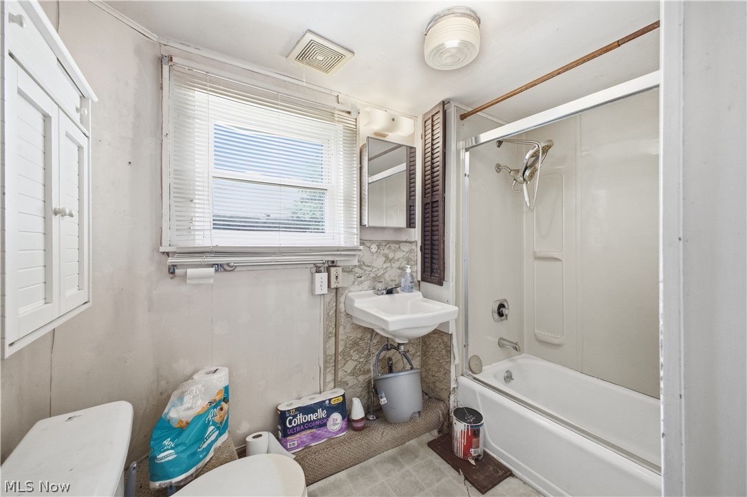 1561 E State Street Property Photo 22