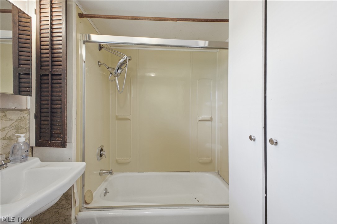 1561 E State Street Property Photo 23