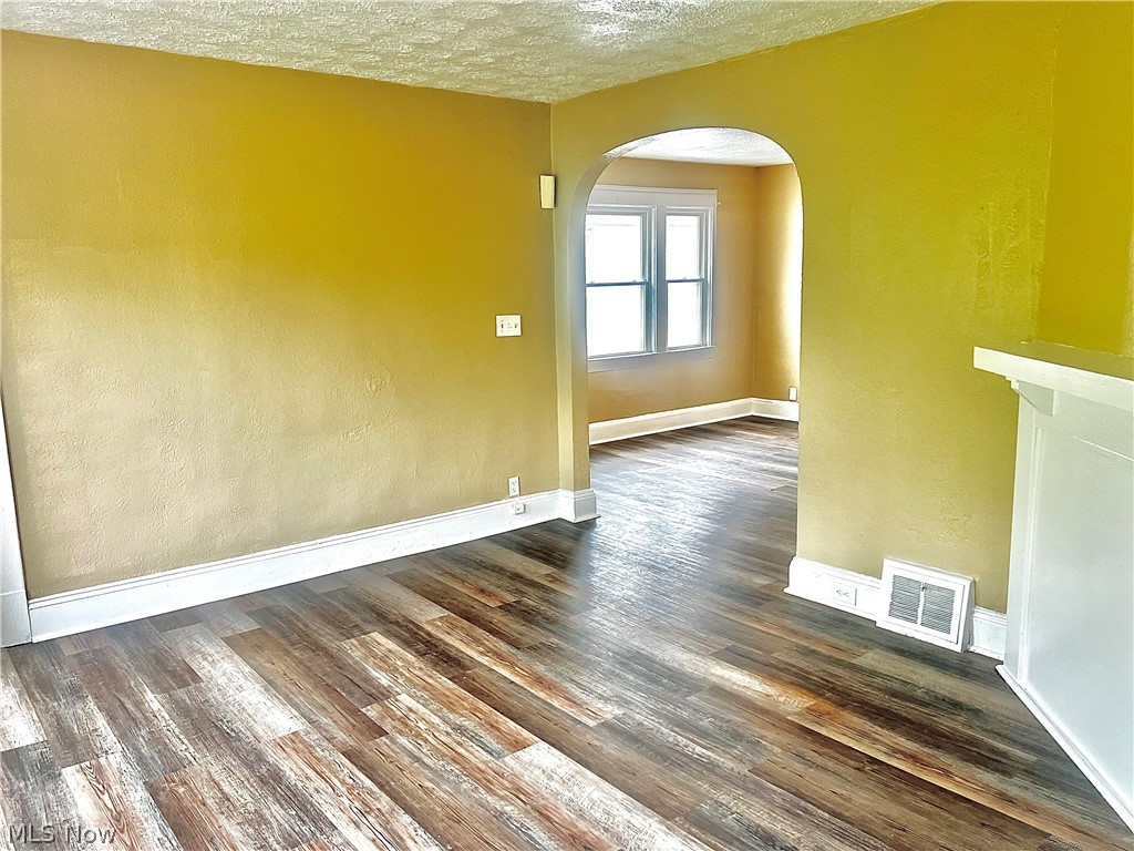 10908 Tacoma Avenue Property Photo 4