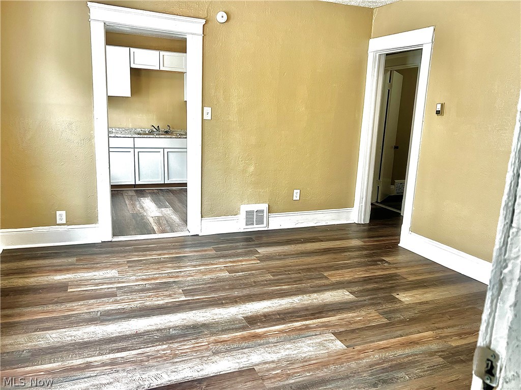 10908 Tacoma Avenue Property Photo 5