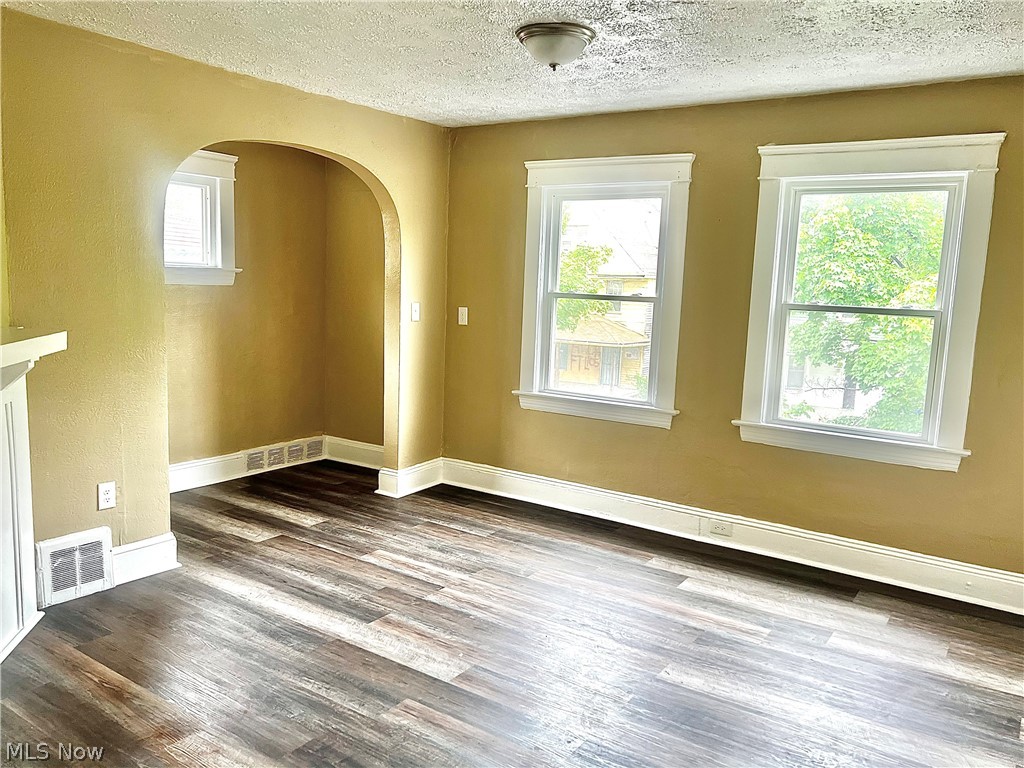10908 Tacoma Avenue Property Photo 8