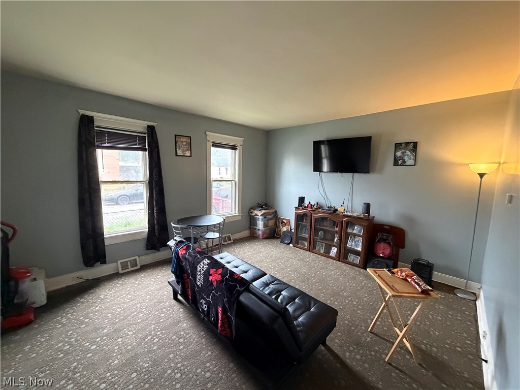 3317 W 50th Street Property Photo 4